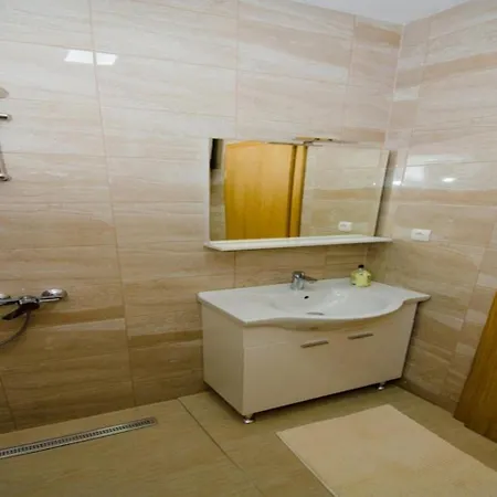 Apartment Vesela - One Bedroom With Balcony And Sea View *