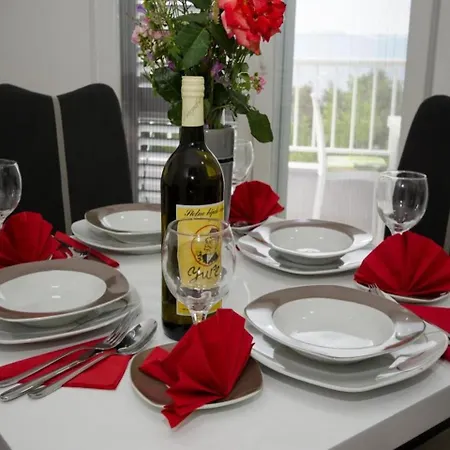 Vesela - One Bedroom With Balcony And Sea View