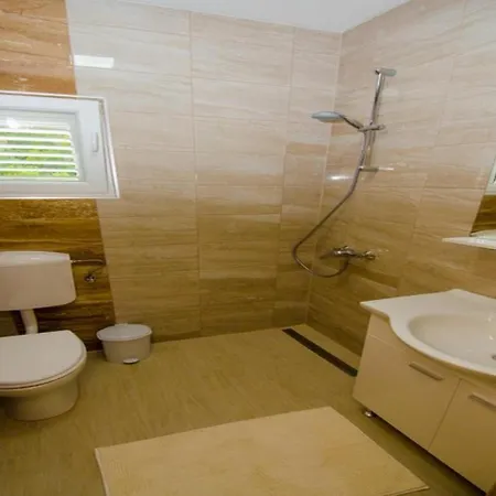 Apartment Vesela - One Bedroom With Balcony And Sea View *